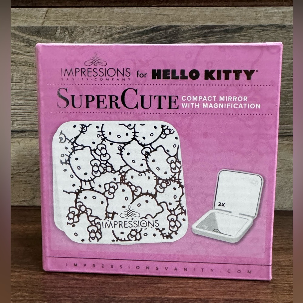 Super Cute 🥰 Hello Kitty Supercute Compact Mirror with Magnification - New